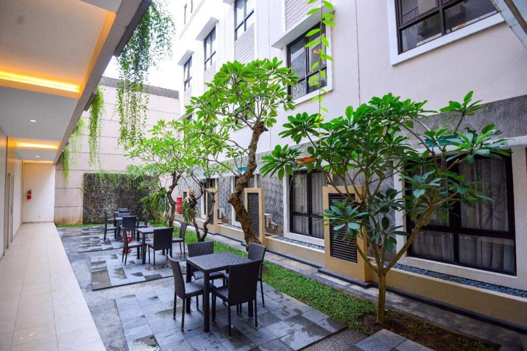 Grand Malioboro Yogyakarta Hotel Exterior photo