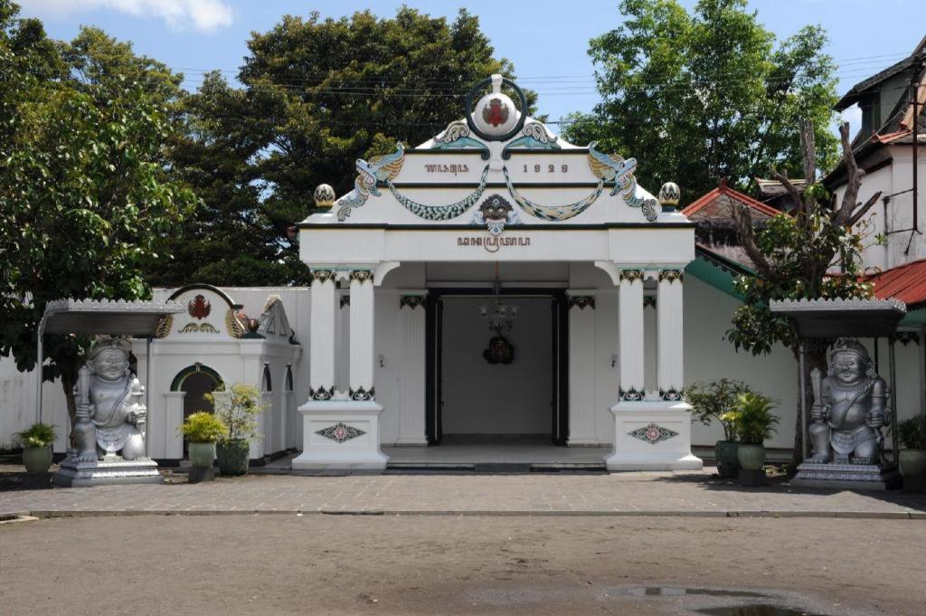 Grand Malioboro Yogyakarta Hotel Exterior photo
