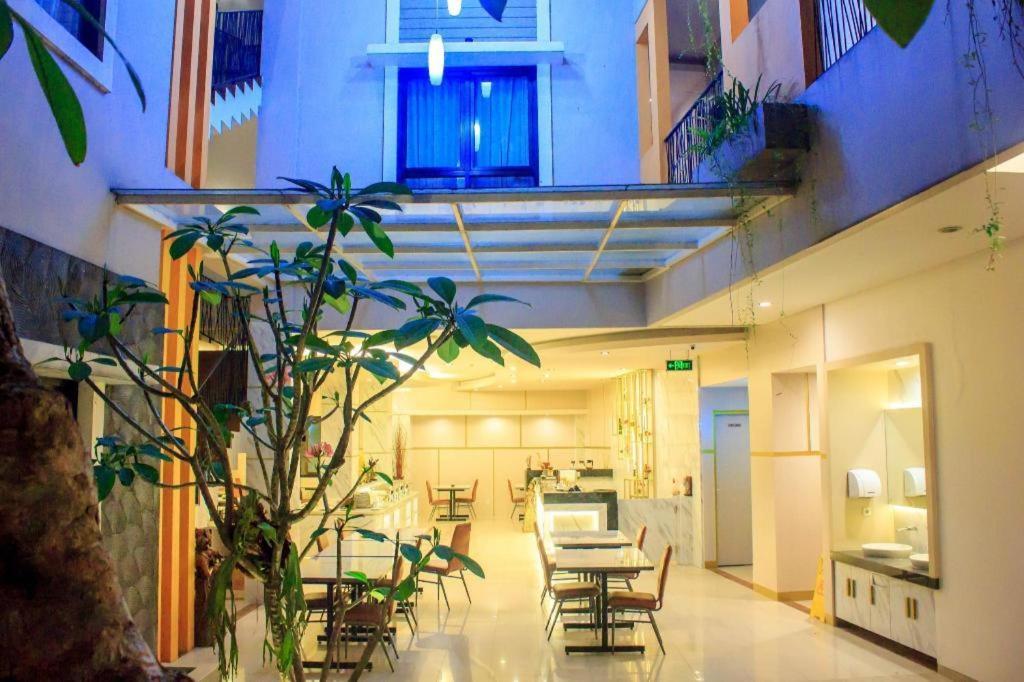 Grand Malioboro Yogyakarta Hotel Exterior photo