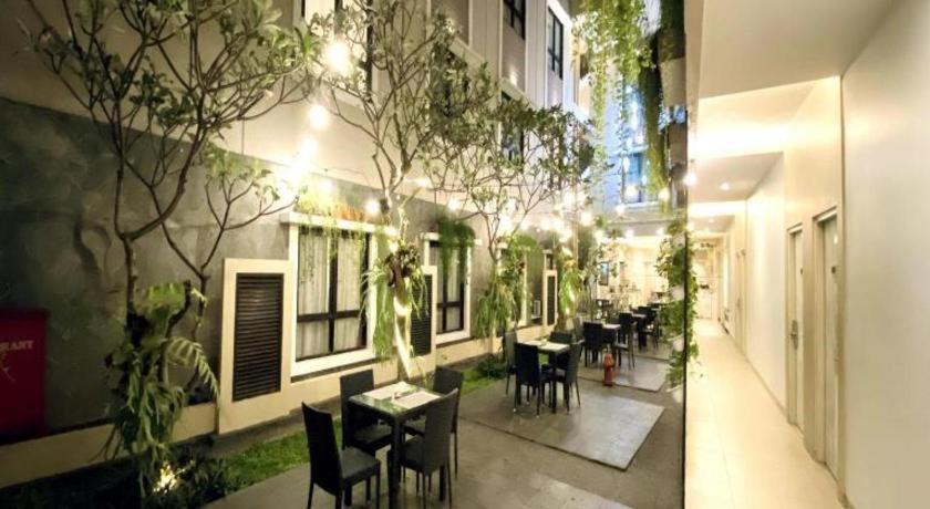 Grand Malioboro Yogyakarta Hotel Exterior photo