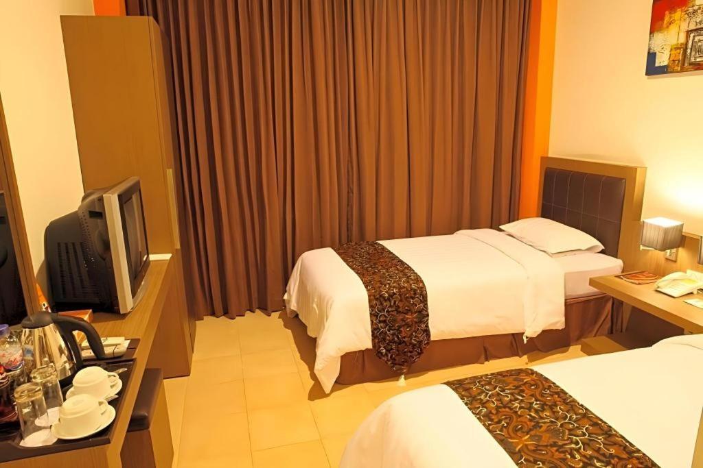 Grand Malioboro Yogyakarta Hotel Exterior photo