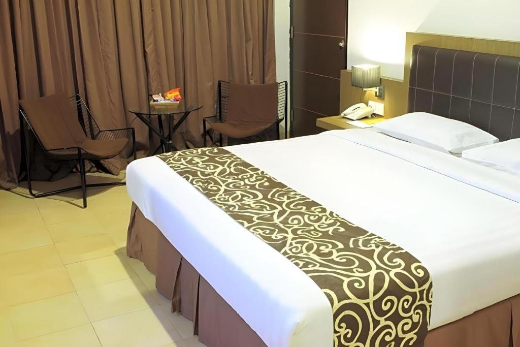 Grand Malioboro Yogyakarta Hotel Exterior photo